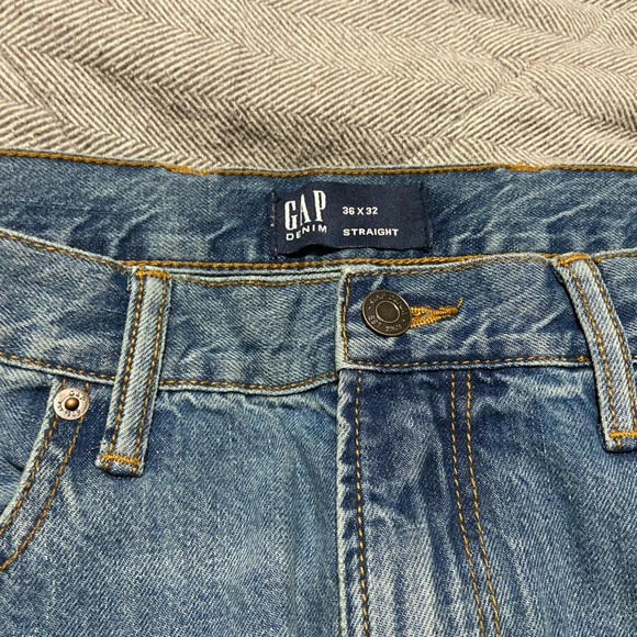 GAP mid rise straight leg jeans 36x32 NWT - Picture 2 of 4